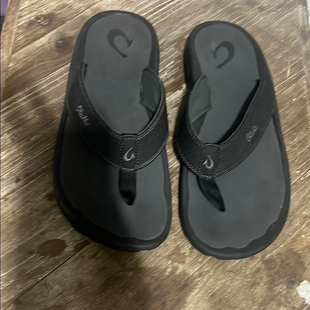 OluKai Black Ohana flip flops